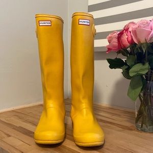 Hunter Women’s Yellow Original Tall Rubber Rain Boots Size 9